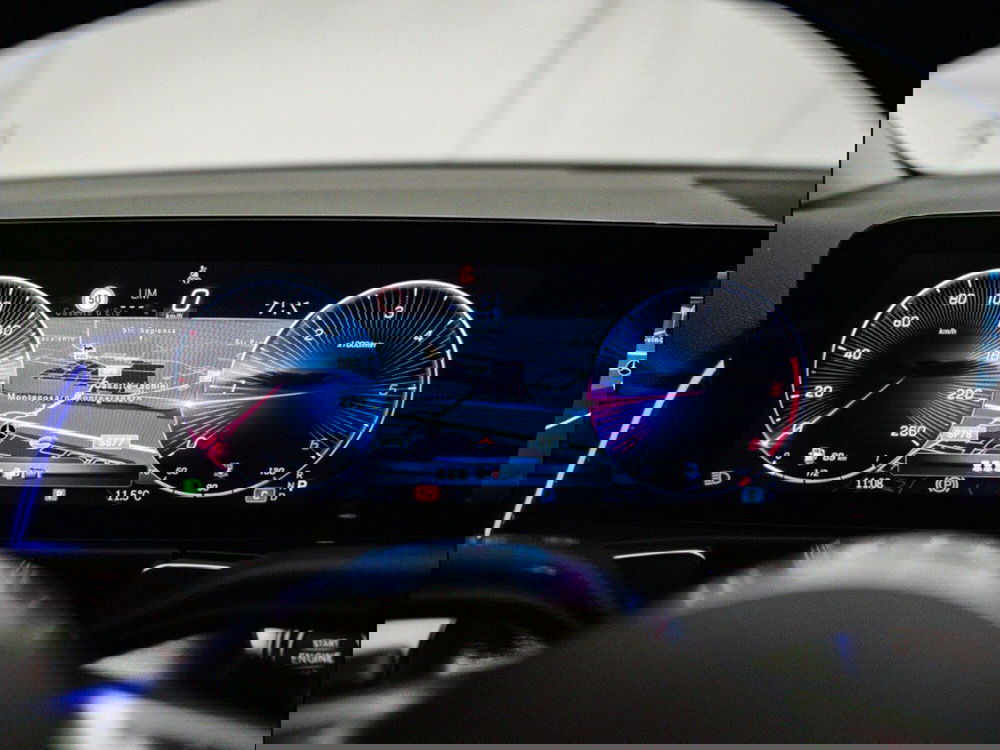 Mercedes-Benz GLB nuova a Macerata (14)