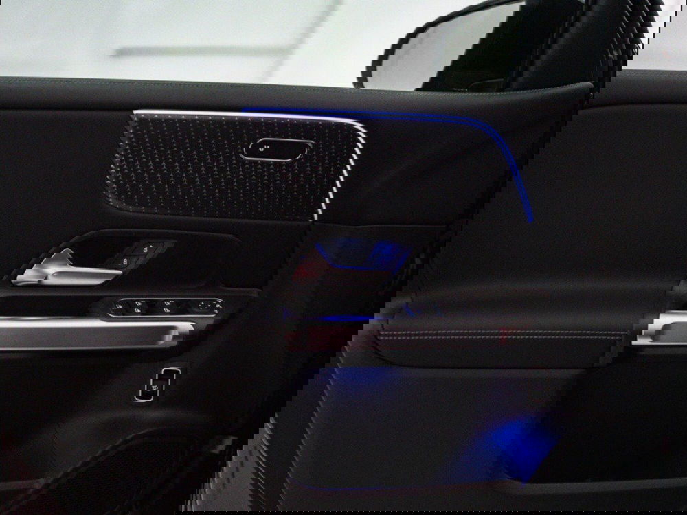 Mercedes-Benz GLB nuova a Macerata (16)