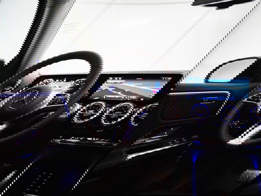 Mercedes-Benz GLB nuova a Macerata (18)