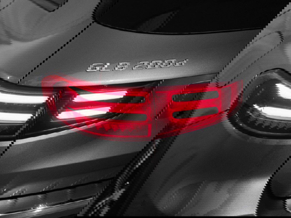 Mercedes-Benz GLB nuova a Macerata (8)