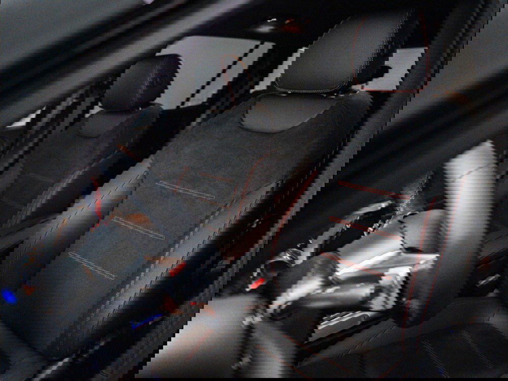 Mercedes-Benz GLB nuova a Macerata (14)