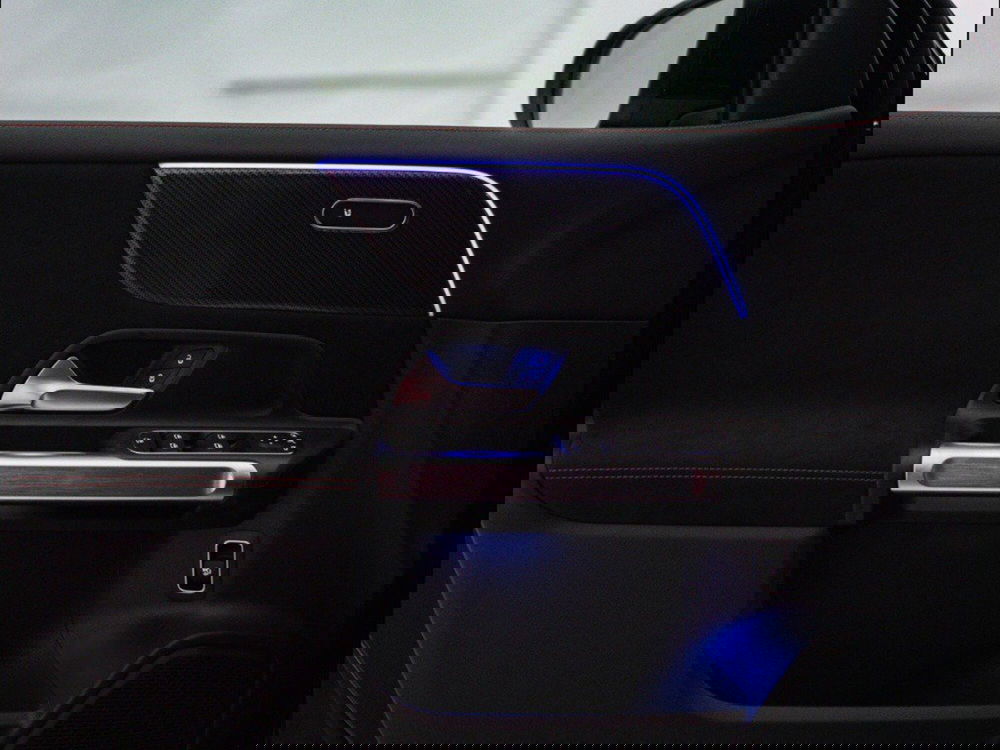 Mercedes-Benz GLB nuova a Macerata (16)