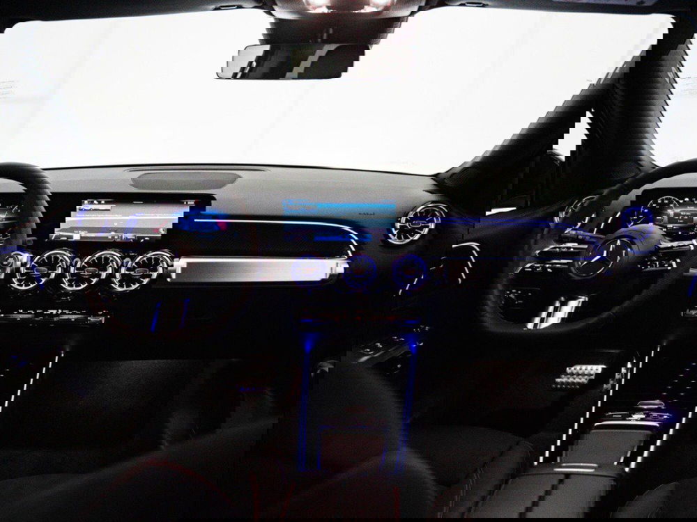 Mercedes-Benz GLB nuova a Macerata (19)