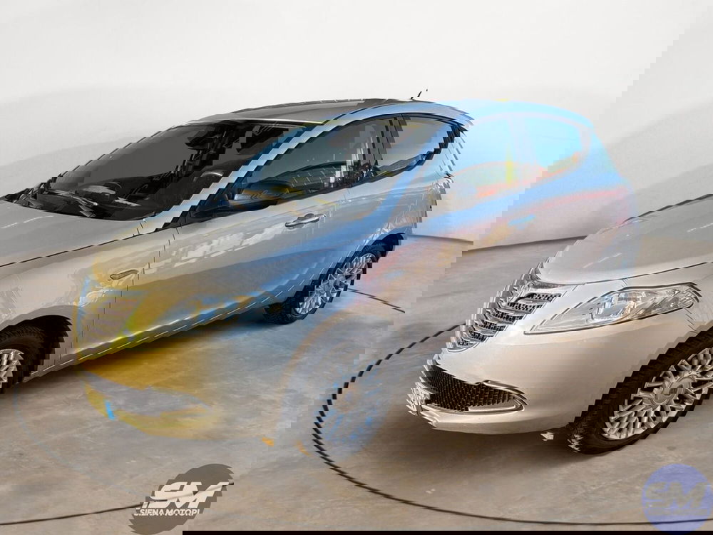 Lancia Ypsilon usata a Siena