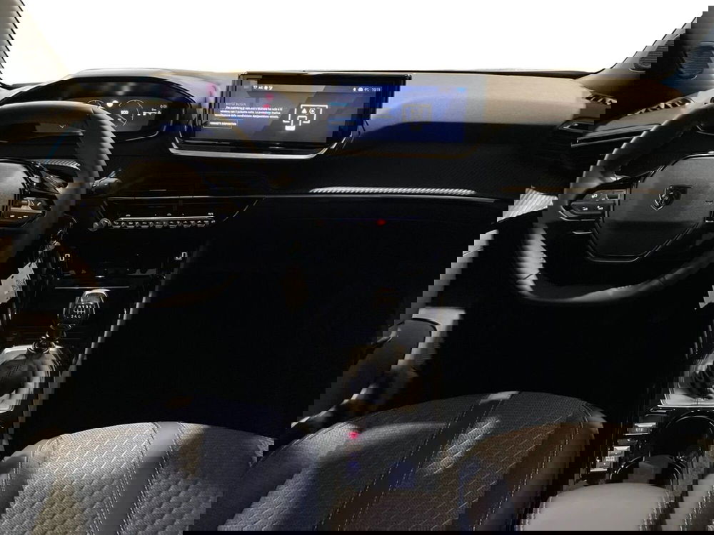 Peugeot 2008 nuova a Salerno (11)