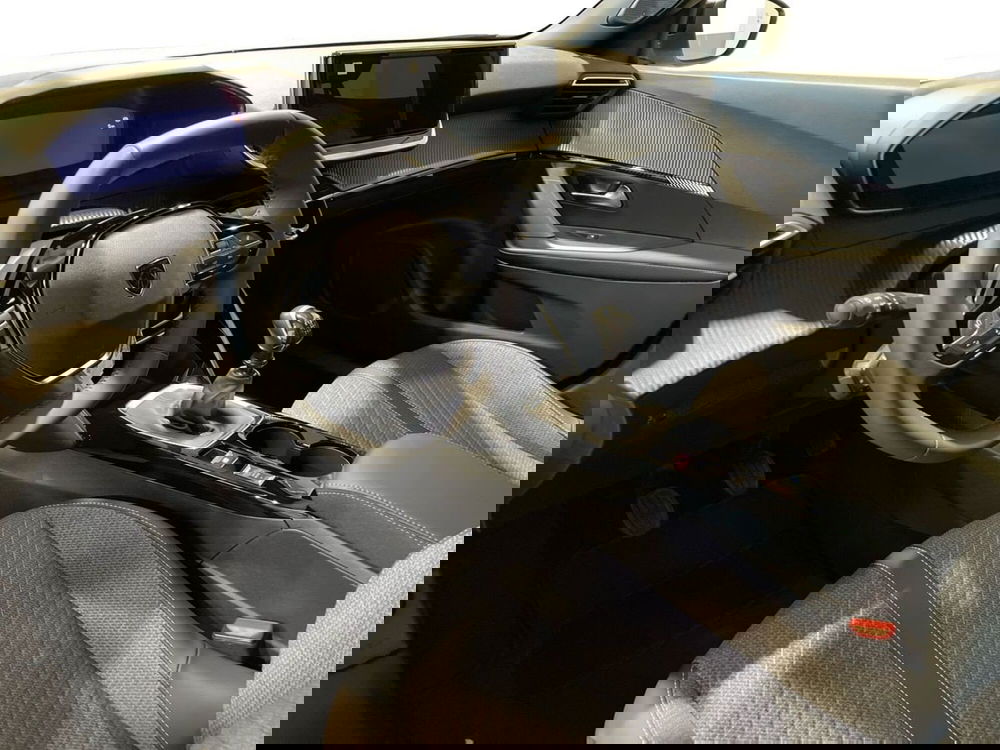 Peugeot 2008 nuova a Salerno (9)