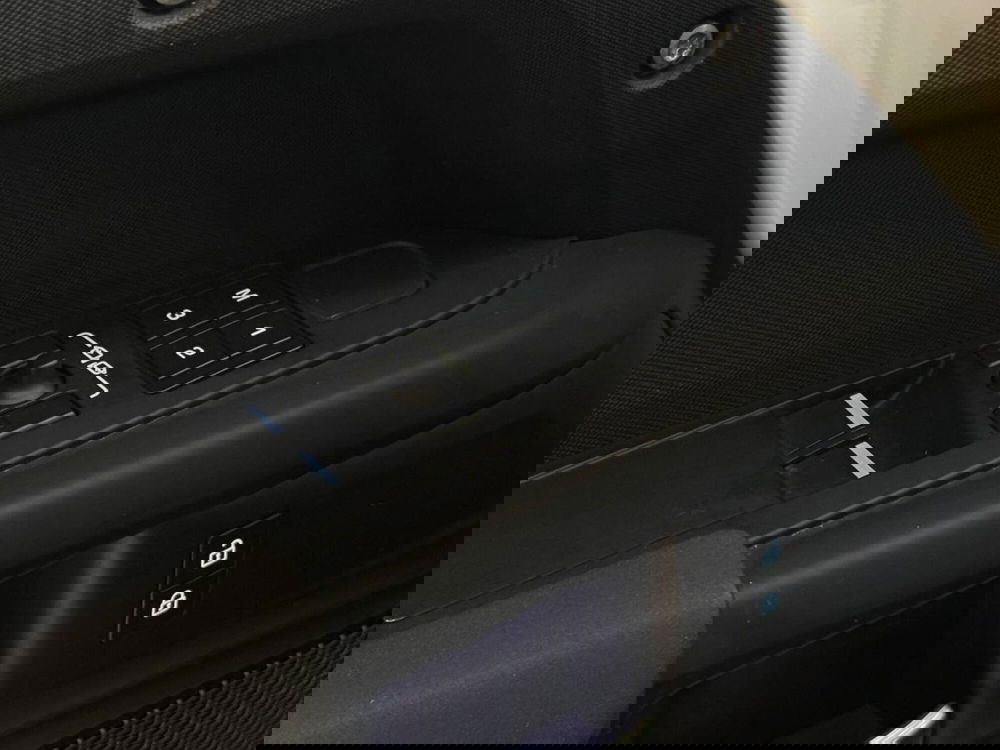 Land Rover Defender usata a Savona (14)