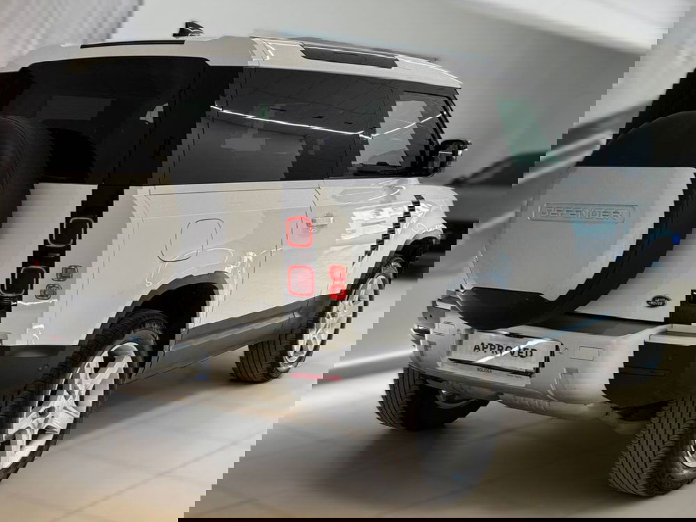 Land Rover Defender usata a Savona (2)