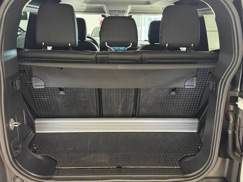 Land Rover Defender usata a Savona (20)