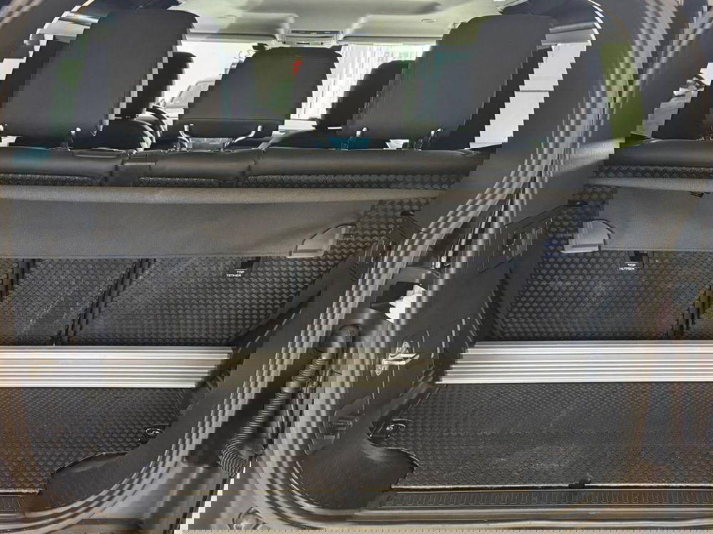 Land Rover Defender usata a Savona (20)