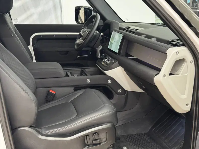Land Rover Defender usata a Savona (3)