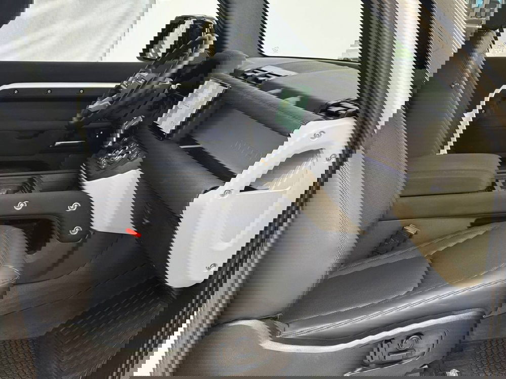 Land Rover Defender usata a Savona (3)