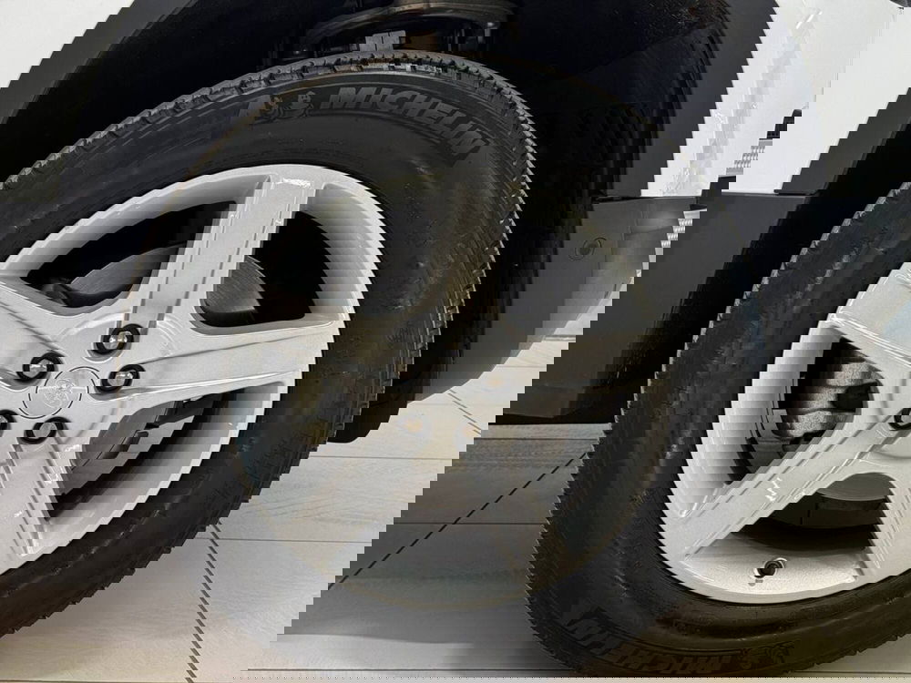 Land Rover Defender usata a Savona (9)