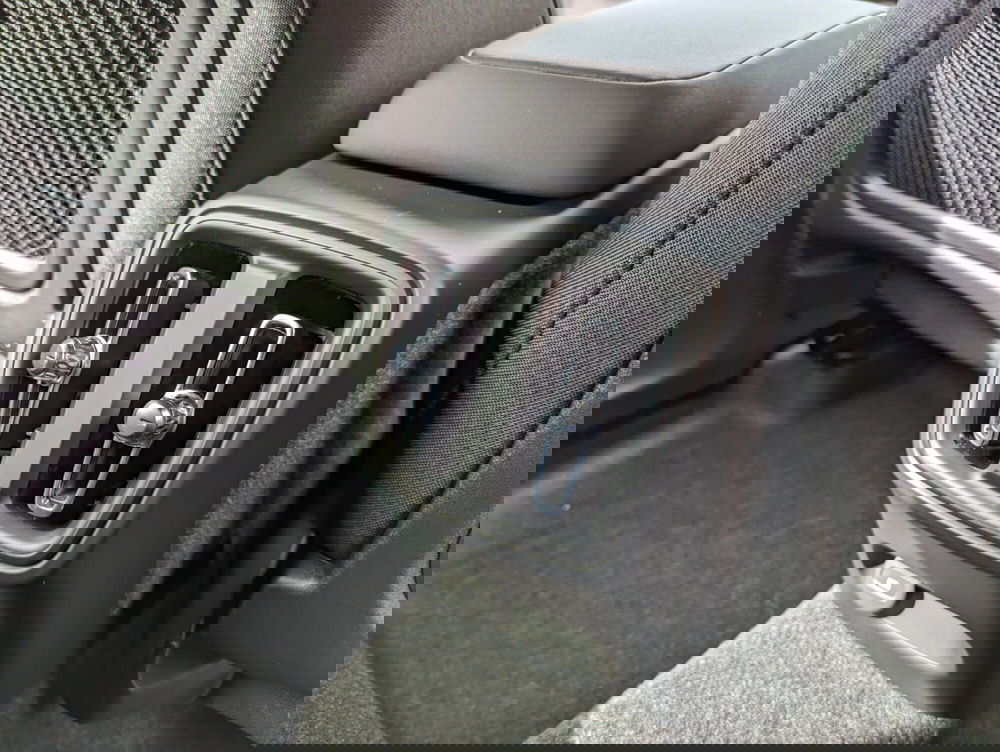Volvo XC40 nuova a Pescara (10)