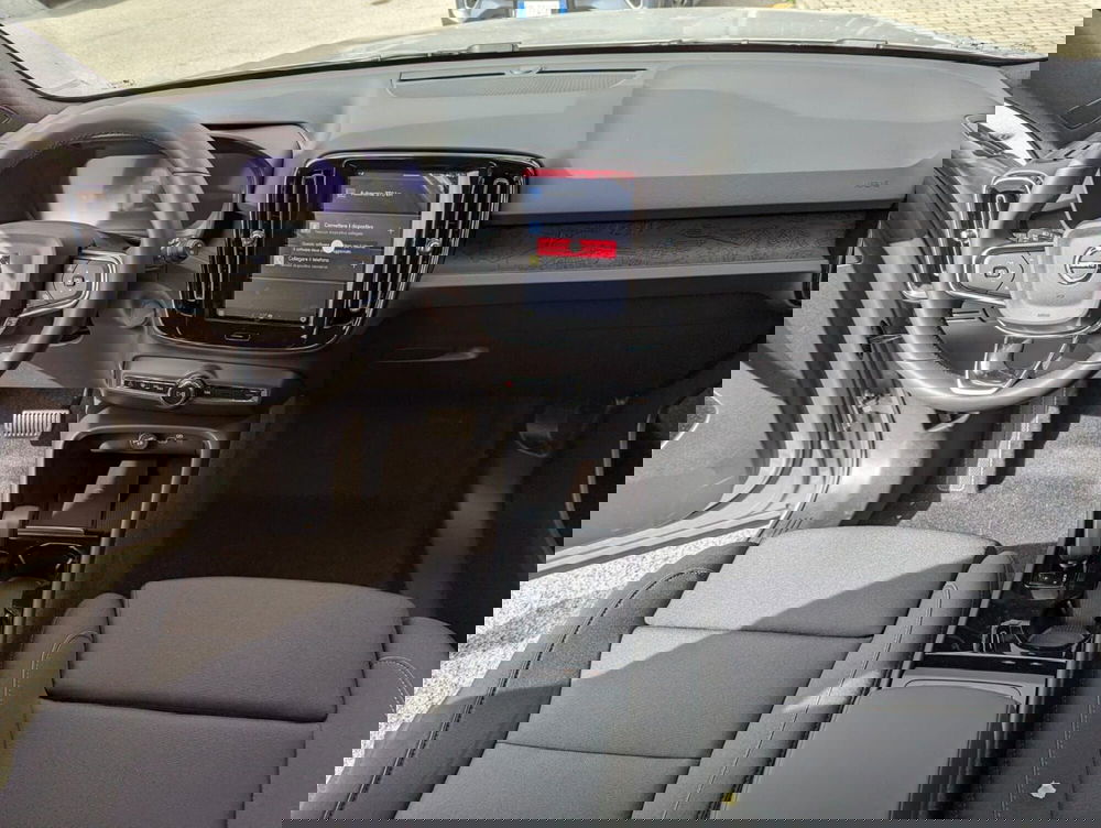 Volvo XC40 nuova a Pescara (11)
