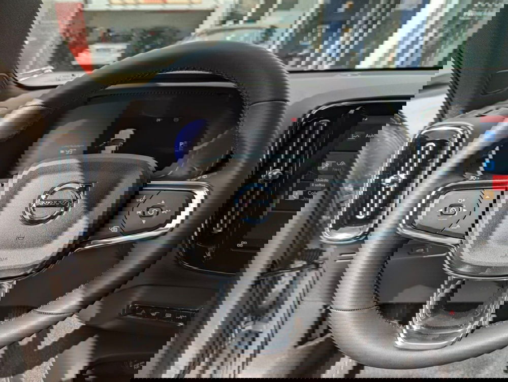 Volvo XC40 nuova a Pescara (14)