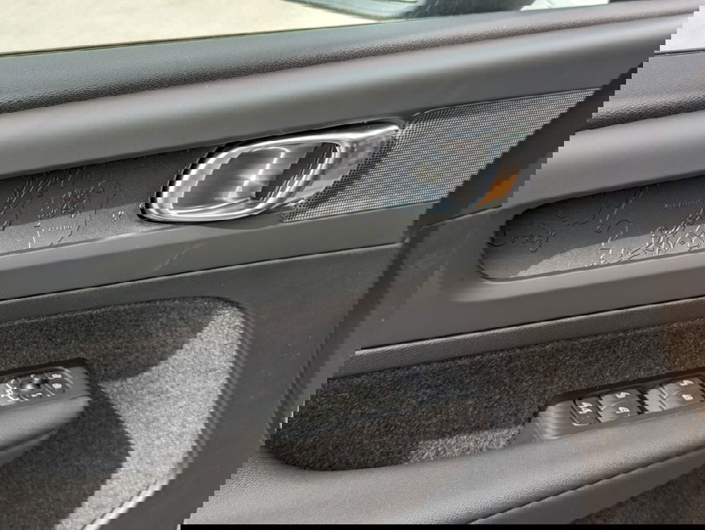 Volvo XC40 nuova a Pescara (15)