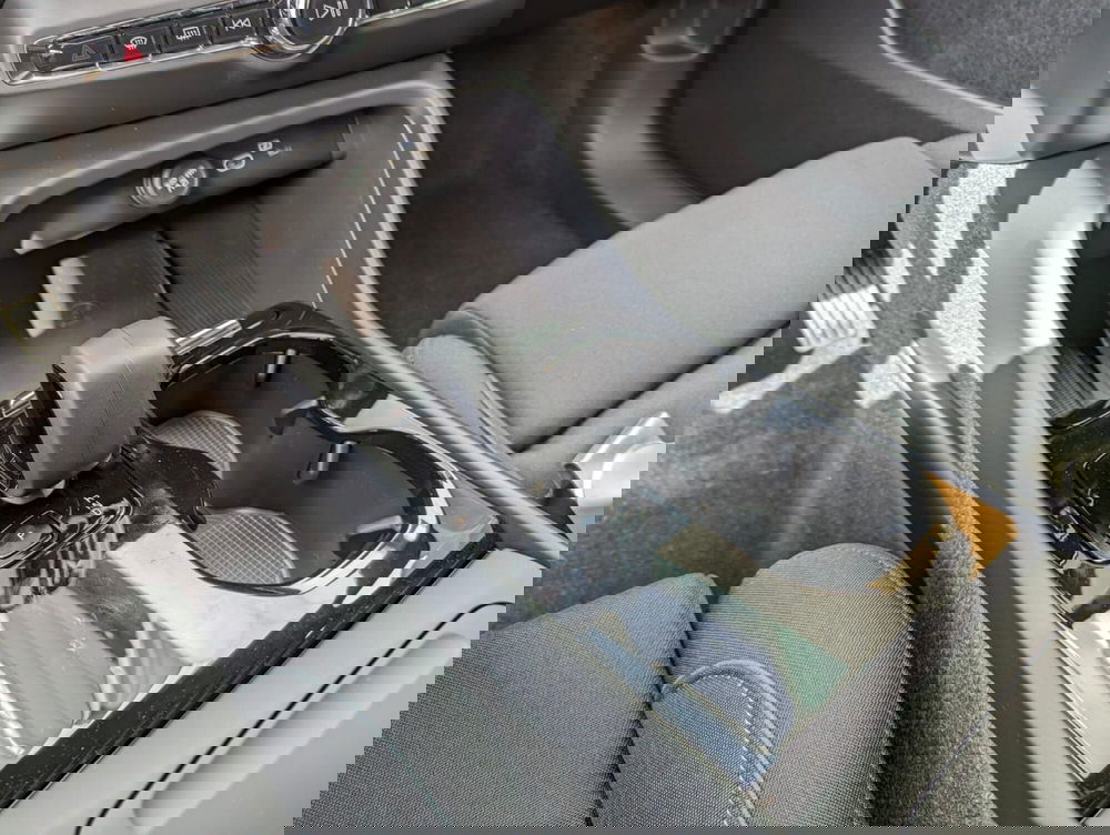 Volvo XC40 nuova a Pescara (16)