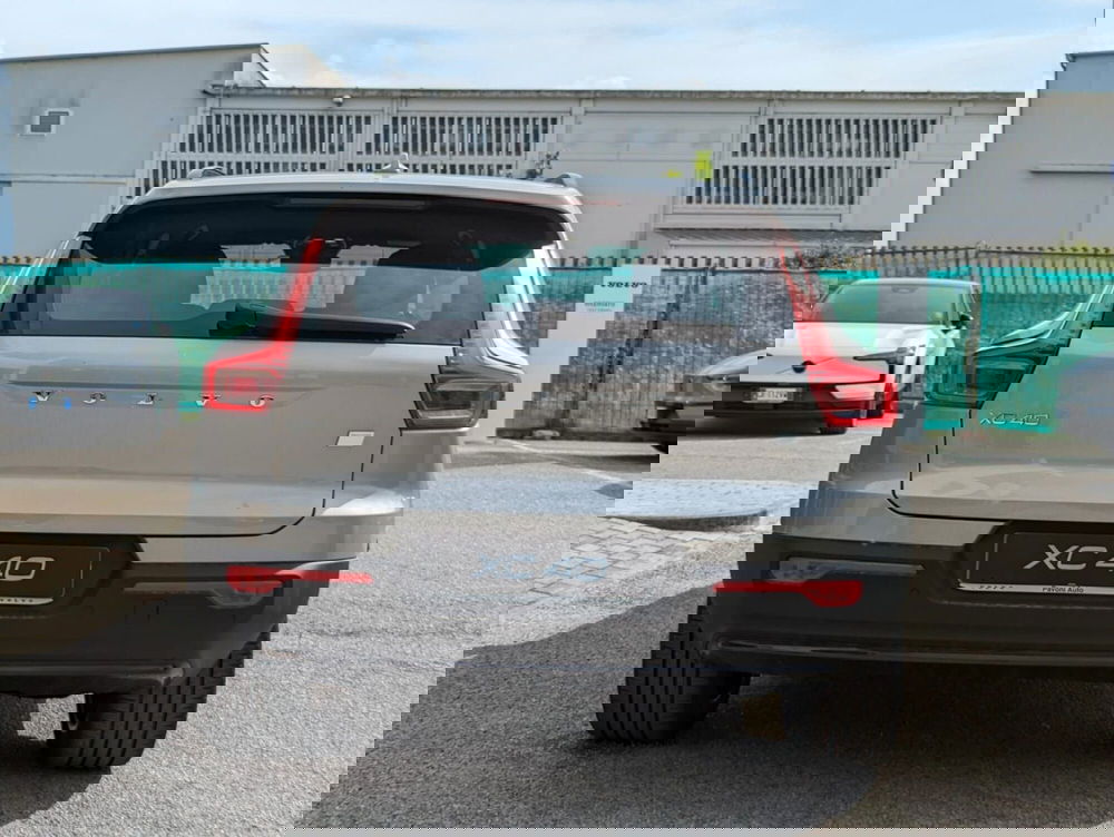 Volvo XC40 nuova a Pescara (2)
