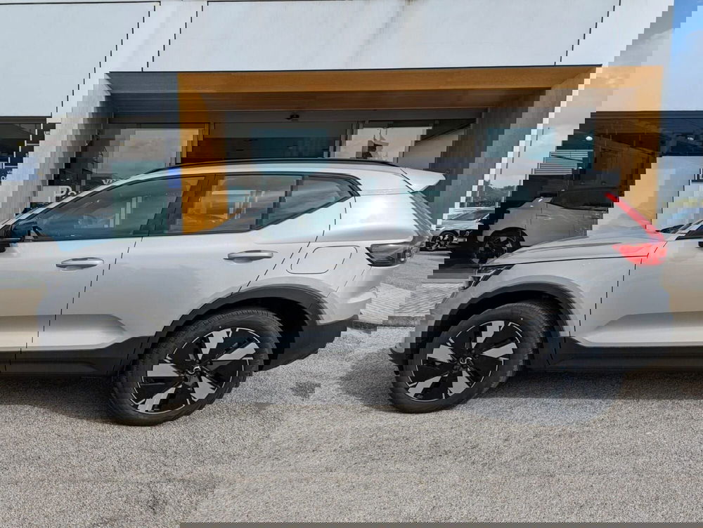 Volvo XC40 nuova a Pescara (3)