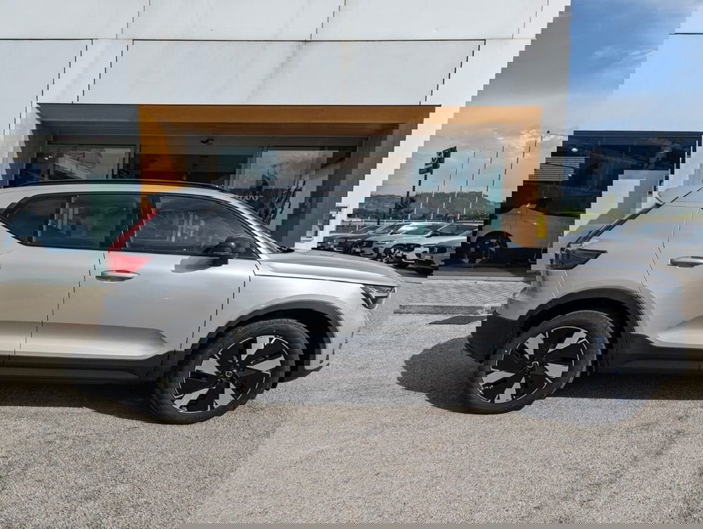 Volvo XC40 nuova a Pescara (4)
