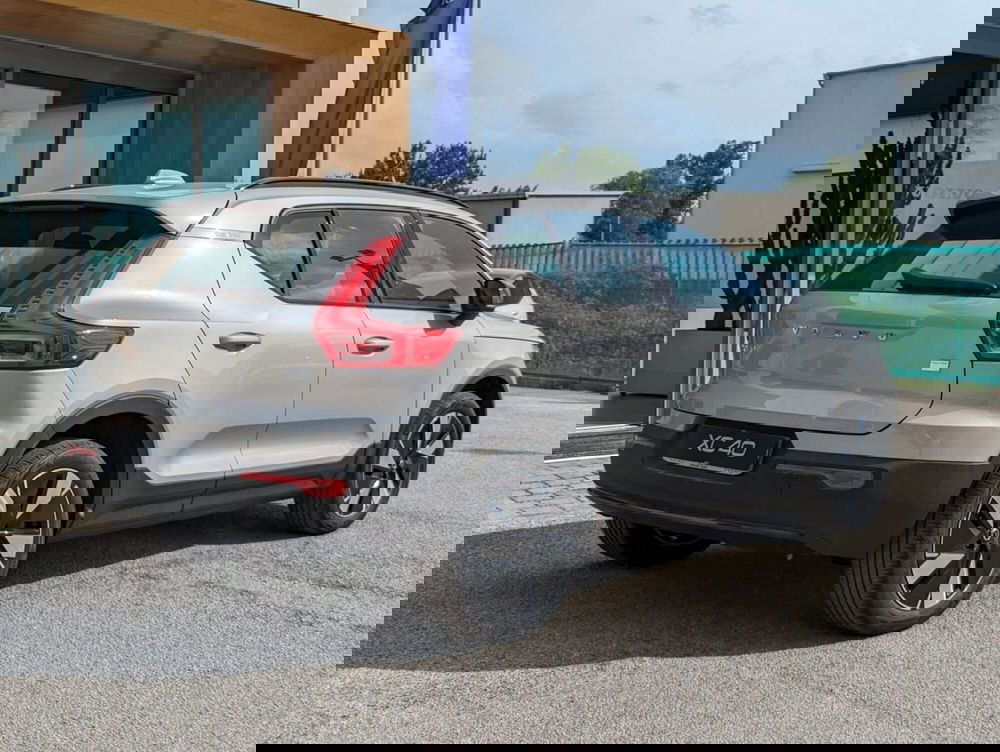 Volvo XC40 nuova a Pescara (7)