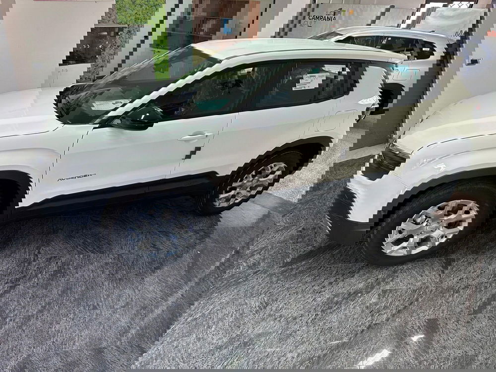 Jeep Avenger nuova a Salerno (10)