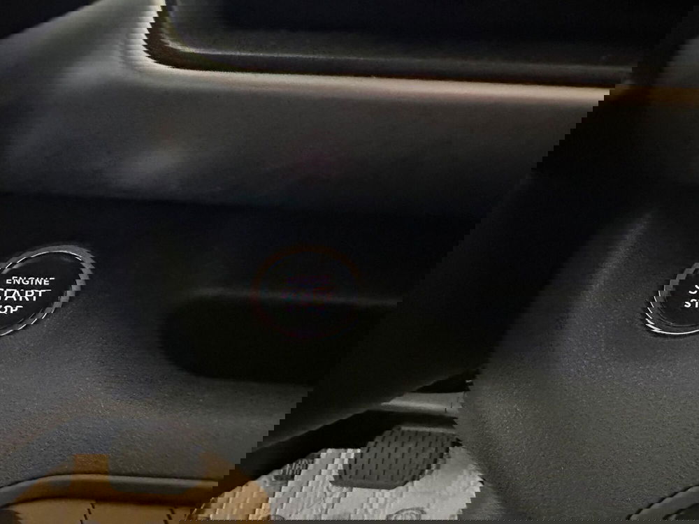 Jeep Avenger nuova a Salerno (17)