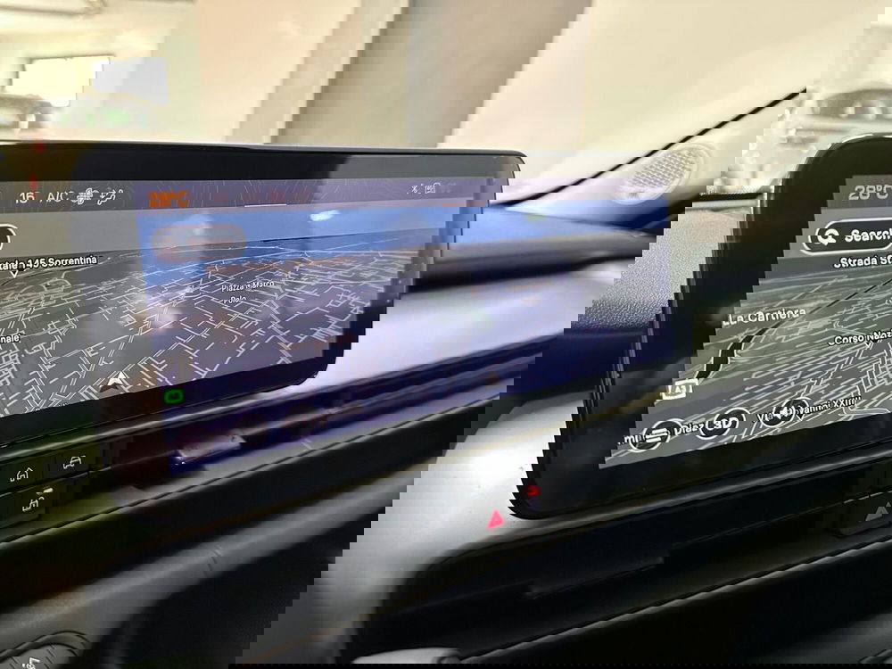 Jeep Avenger nuova a Salerno (18)