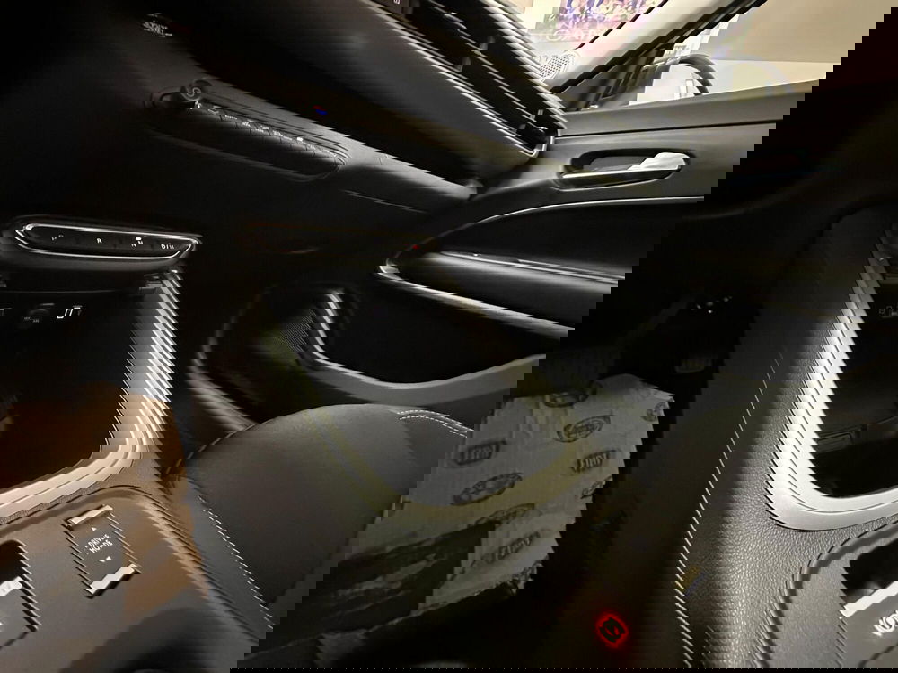 Jeep Avenger nuova a Salerno (20)