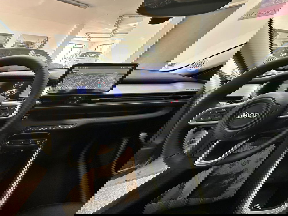 Jeep Avenger nuova a Salerno (5)