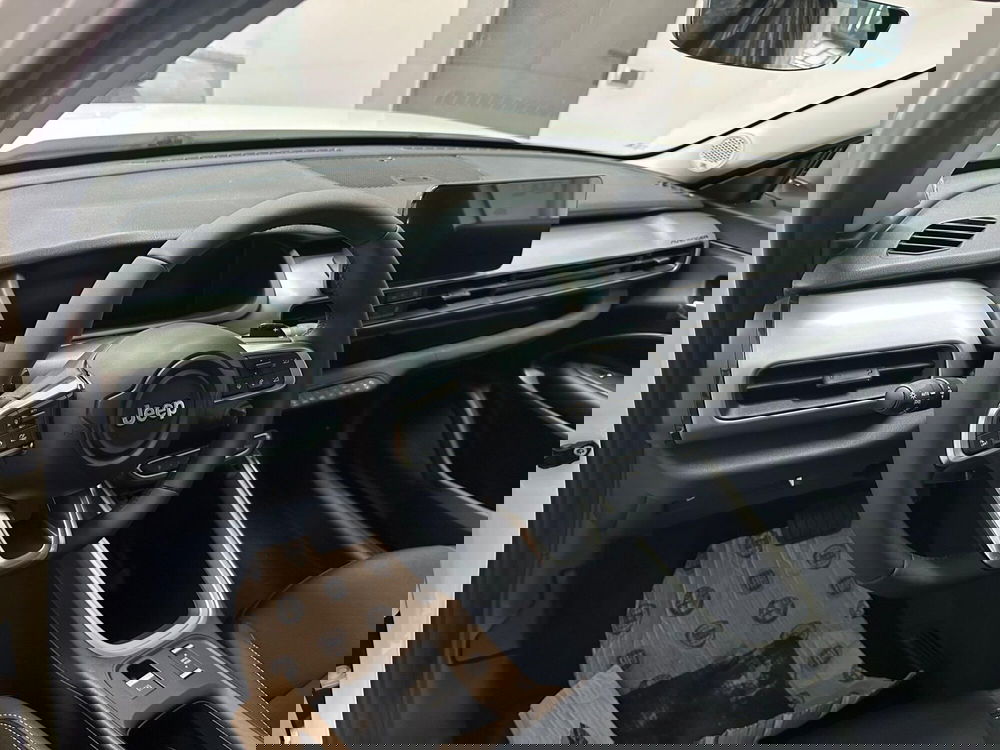 Jeep Avenger nuova a Salerno (8)