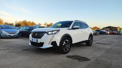 Peugeot 2008 PureTech 100 S&amp;S Allure Pack del 2021 usata a Empoli