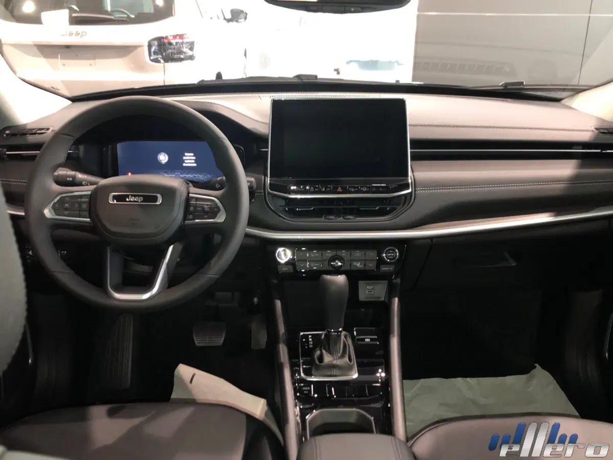 Jeep Compass nuova a Cuneo (12)