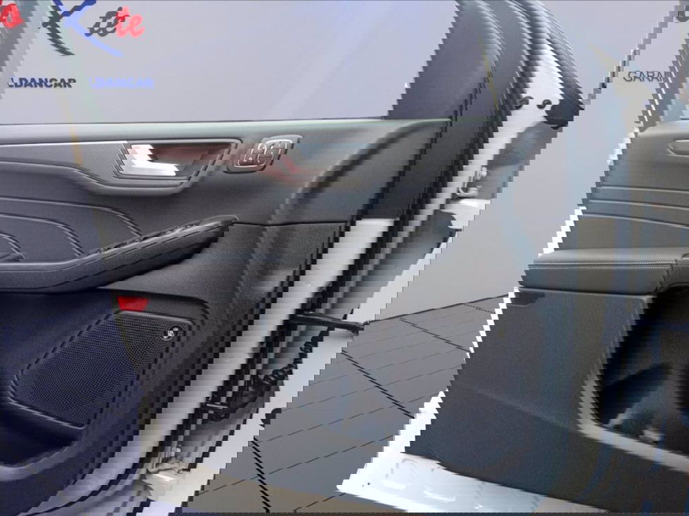 Ford Kuga nuova a Milano (15)