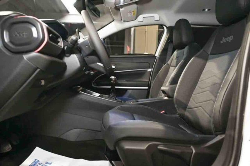 Jeep Avenger nuova a Torino (11)