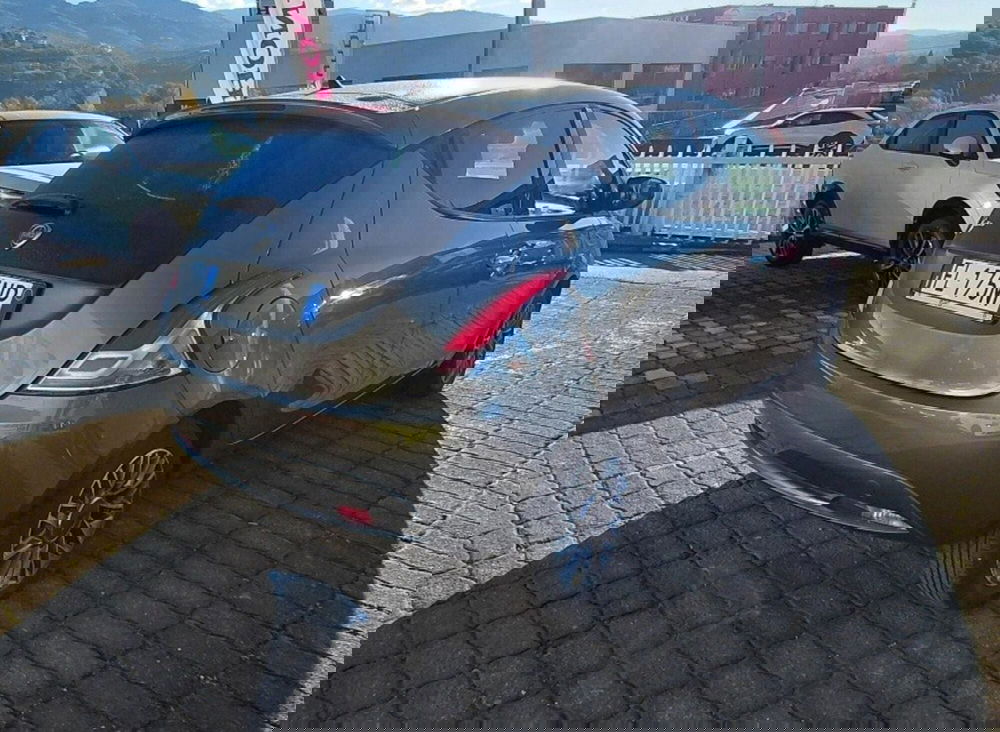 Lancia Ypsilon usata a Cosenza (4)