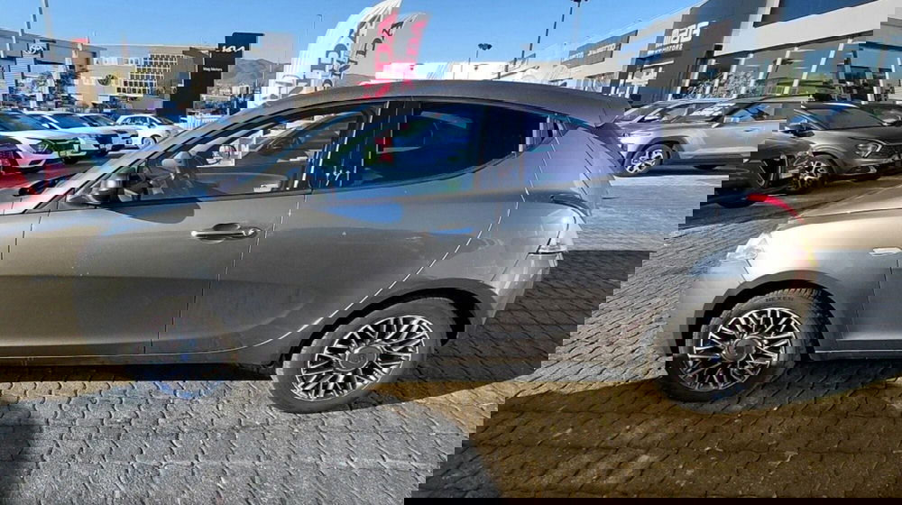 Lancia Ypsilon usata a Cosenza (7)