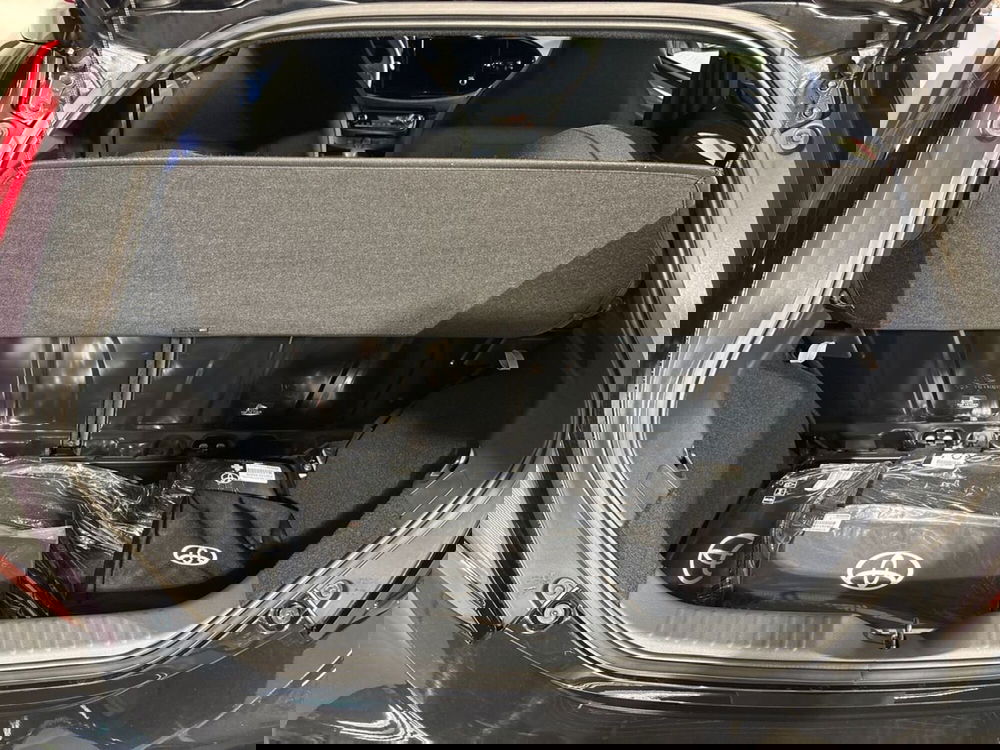 Toyota Aygo X nuova a Sondrio (12)