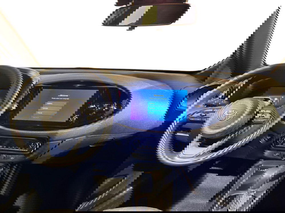 Toyota Aygo X nuova a Sondrio (8)