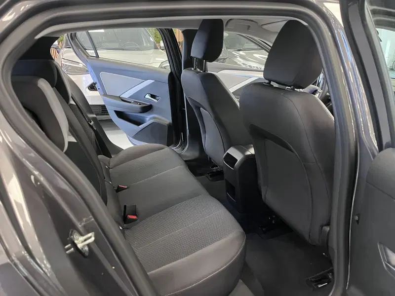 Opel Astra usata a Prato (9)