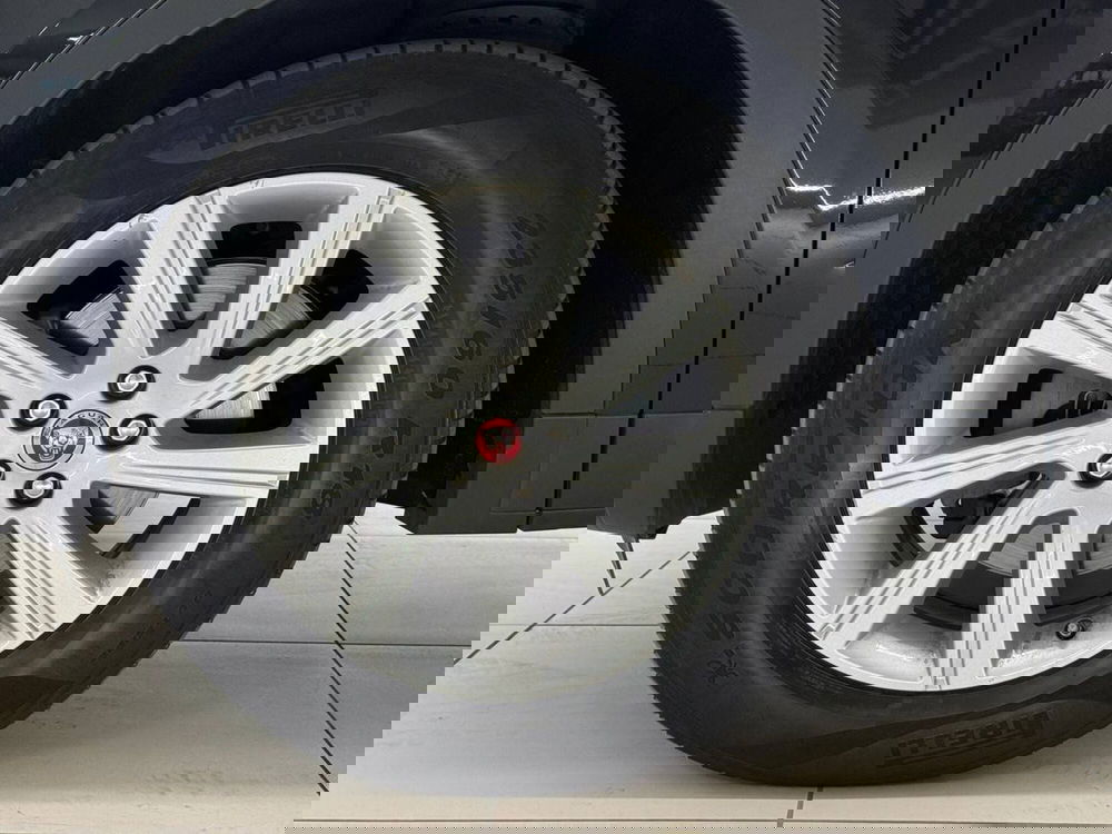 Jaguar E-Pace usata a Savona (9)