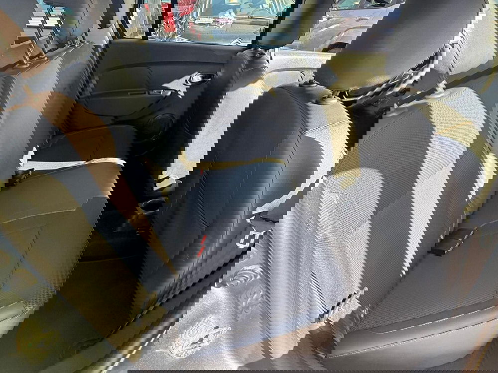 Dacia Logan usata a Massa-Carrara (11)