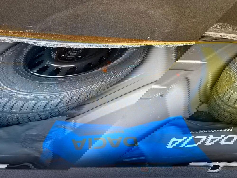 Dacia Logan usata a Massa-Carrara (13)