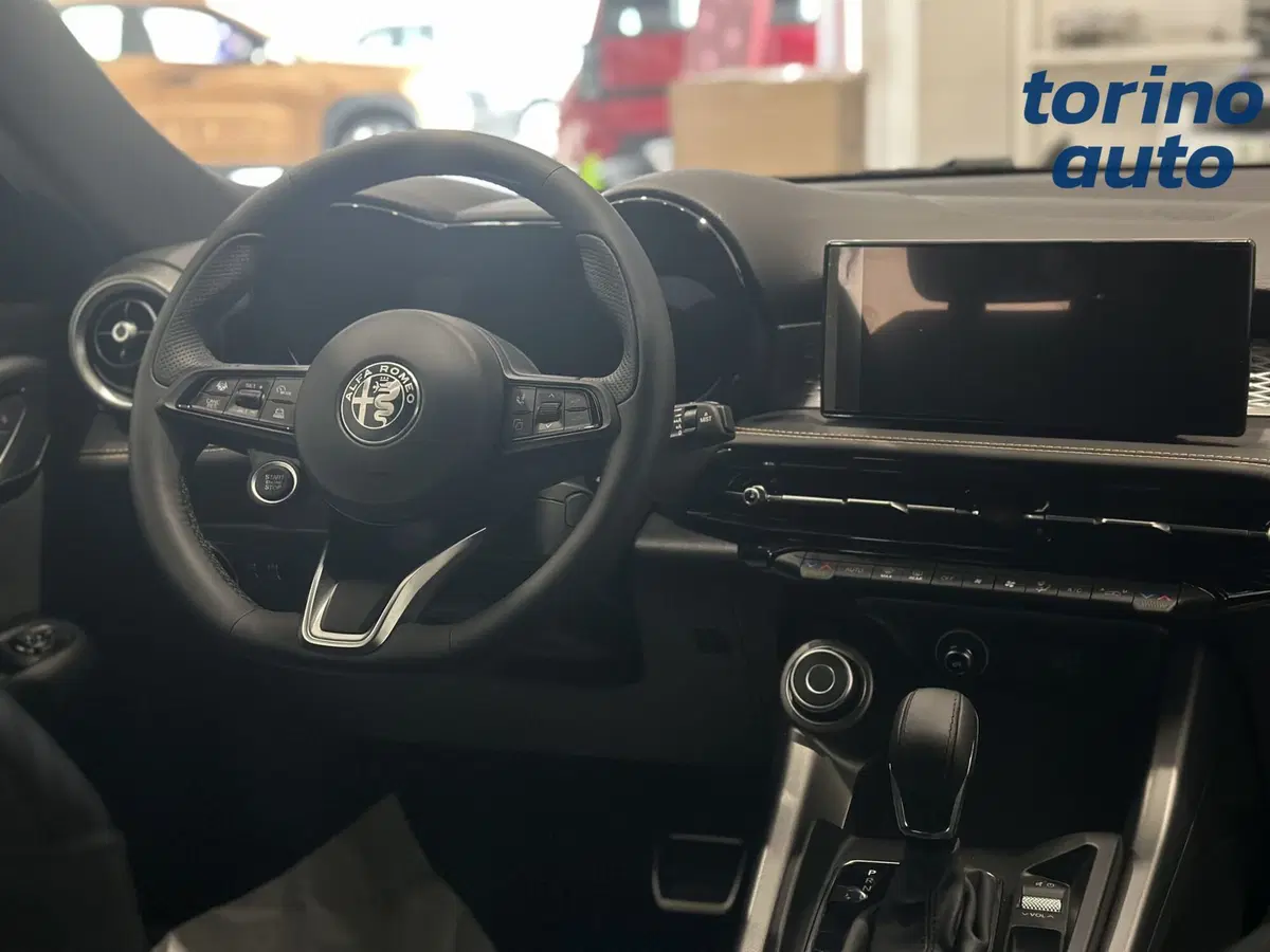 Alfa Romeo Tonale nuova a Torino (11)