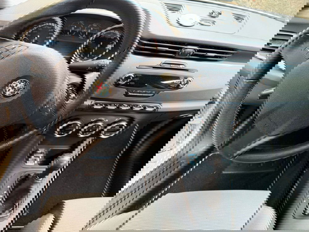 Alfa Romeo Giulietta usata a Genova (10)