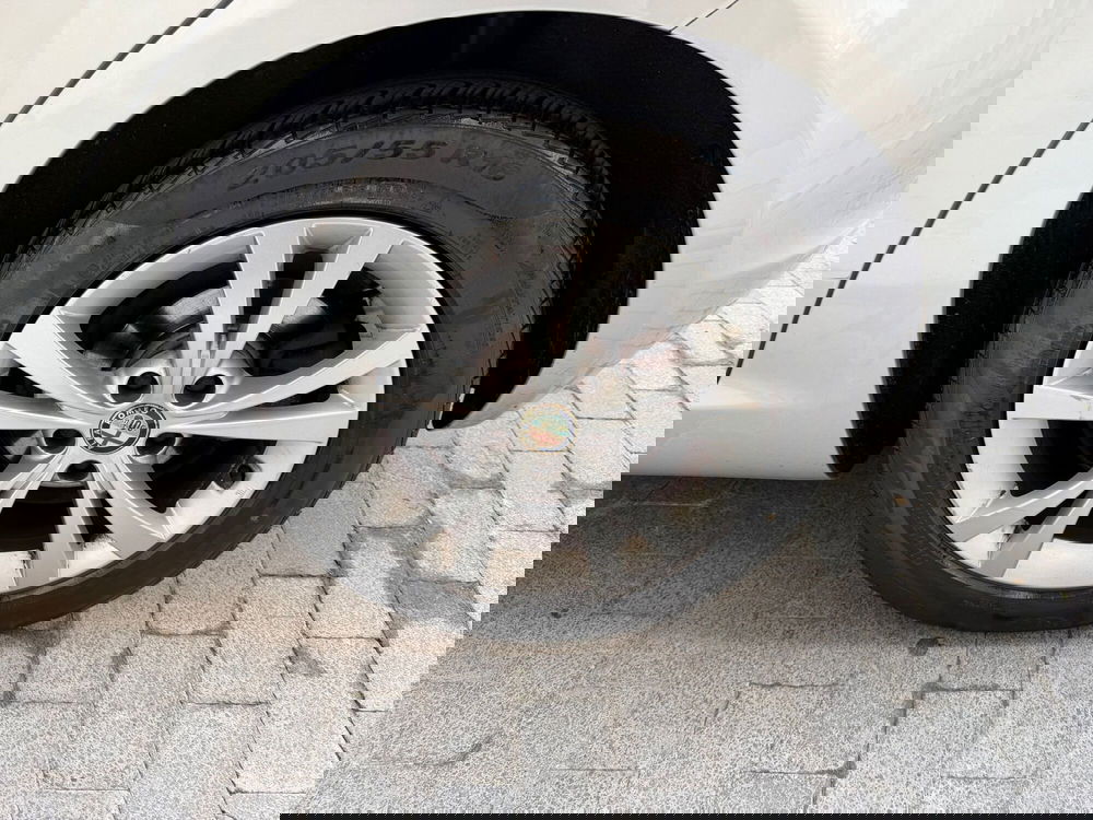 Alfa Romeo Giulietta usata a Genova (11)