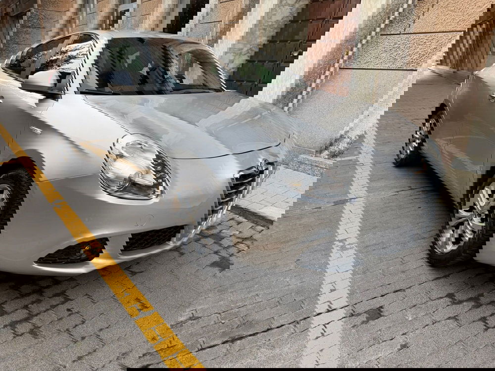 Alfa Romeo Giulietta usata a Genova (6)