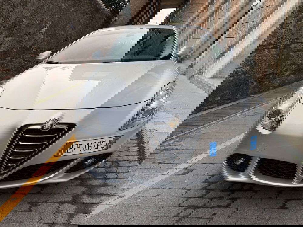 Alfa Romeo Giulietta usata a Genova (7)