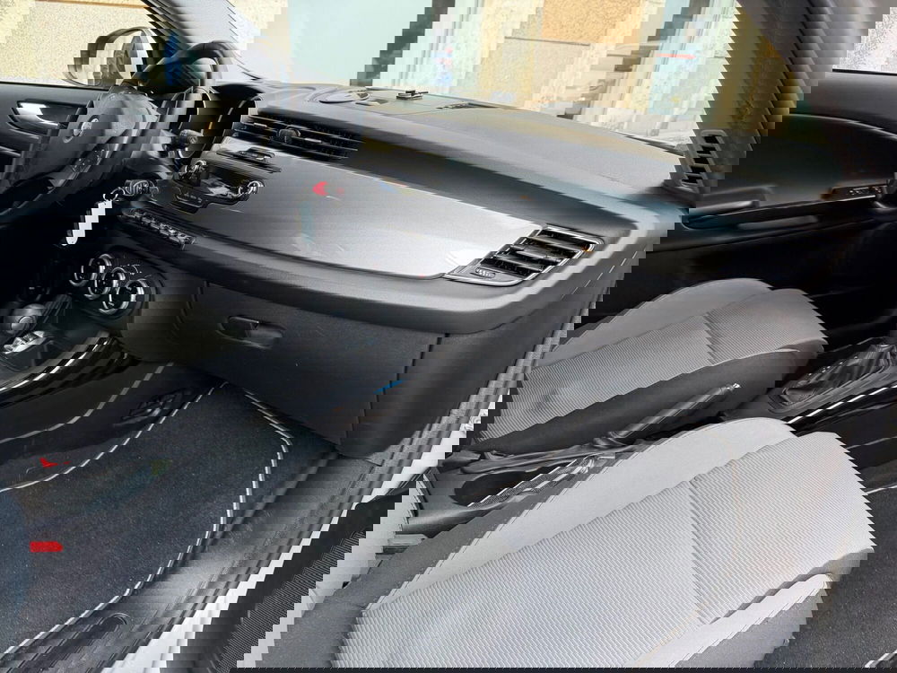 Alfa Romeo Giulietta usata a Genova (9)